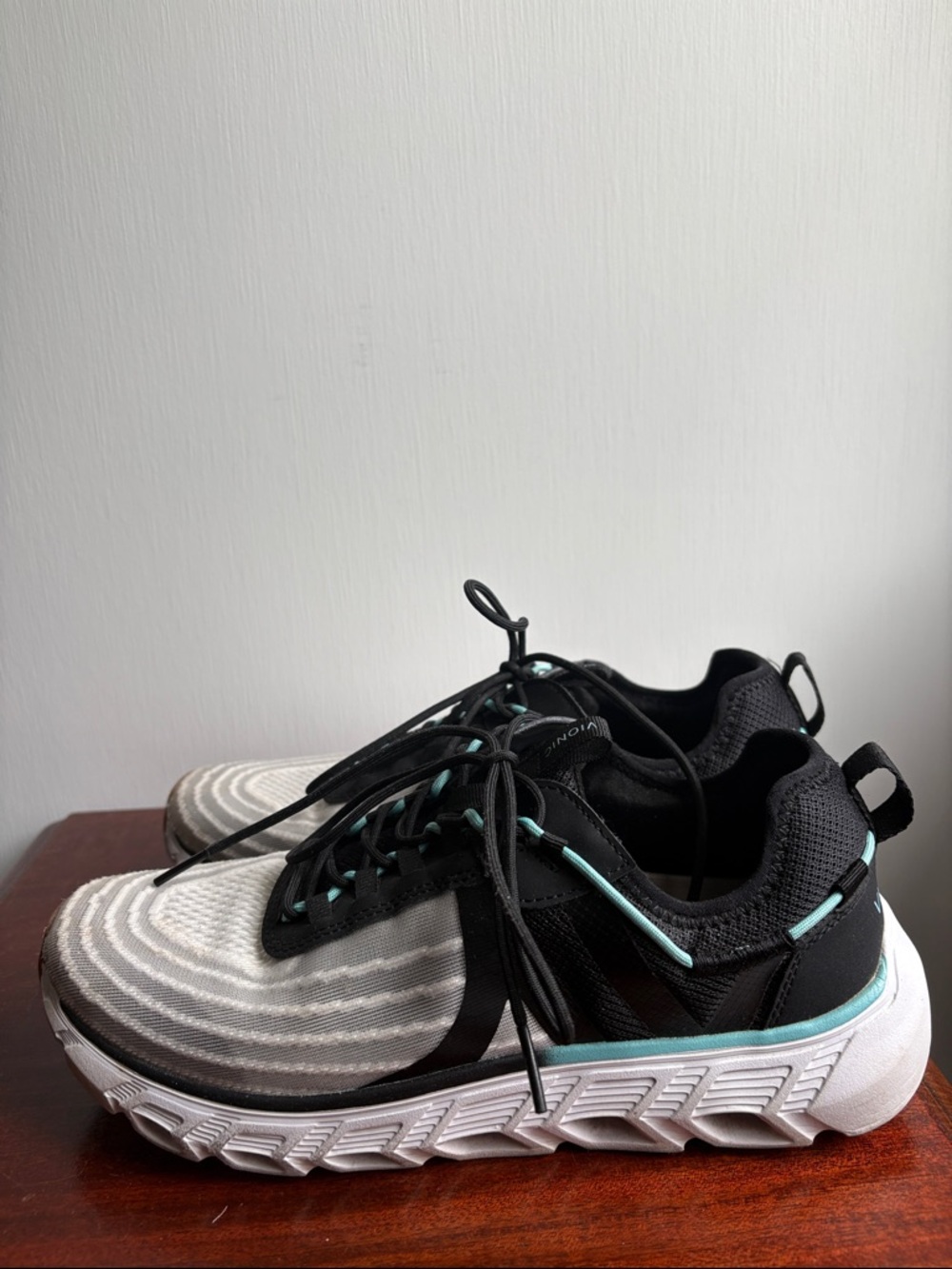 Vionic Fortune Women's Athletic Performance Sneakers Black White Teal sz 9